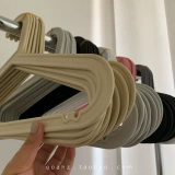 Пластиковая универсальная вешалка для домашнего использования