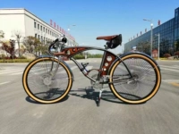 Двухцветный шоссейный велосипед для путешествий