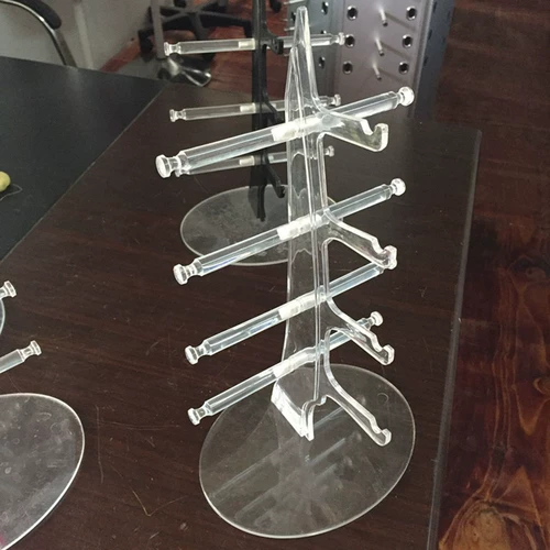 Стенд, трубка, солнцезащитные очки, система хранения