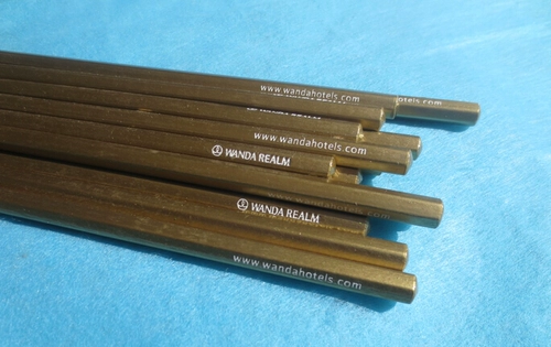 Индивидуальная Wanda Выделенная карандаш золотисто -окрашенный