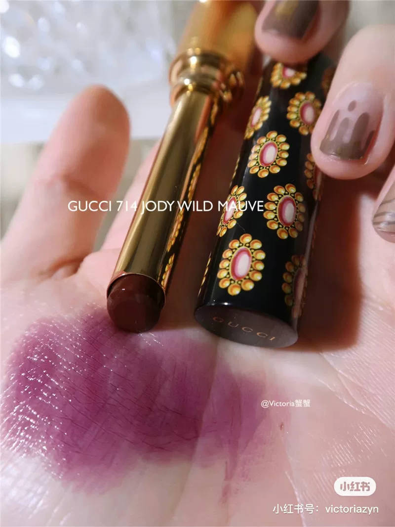 Сестры в Baipi ~ Gucci Black Cuihua 714 Rongli Тонкая водяная помада для губ и увлажнение