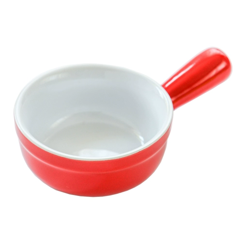 Май до дома с соусом с ручкой томатного соуса и солевой тарелкой маленькой запеченной миски можно положить в микроволновку в духовке