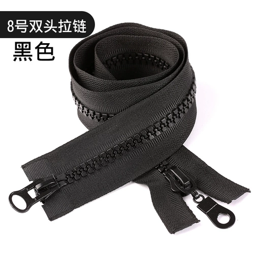 Черный пуховик с молнией, длинная куртка