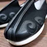 Старые ботинки мужские руки, Qian Yan Zai   菹 菹               