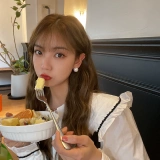 Брендовые серьги из жемчуга, коллекция 2023, популярно в интернете, яркий броский стиль