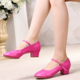 Туфли для квадратных танцев для женщин, дышащие танцевальные туфли, весна и осень, новый стиль, танцевальные туфли на среднем каблуке, красные танцевальные туфли на мягкой подошве, современные танцевальные туфли для женщин