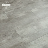 Серо -белый цементный пол 12 -миллиметровый магазин одежды промышленного стиля