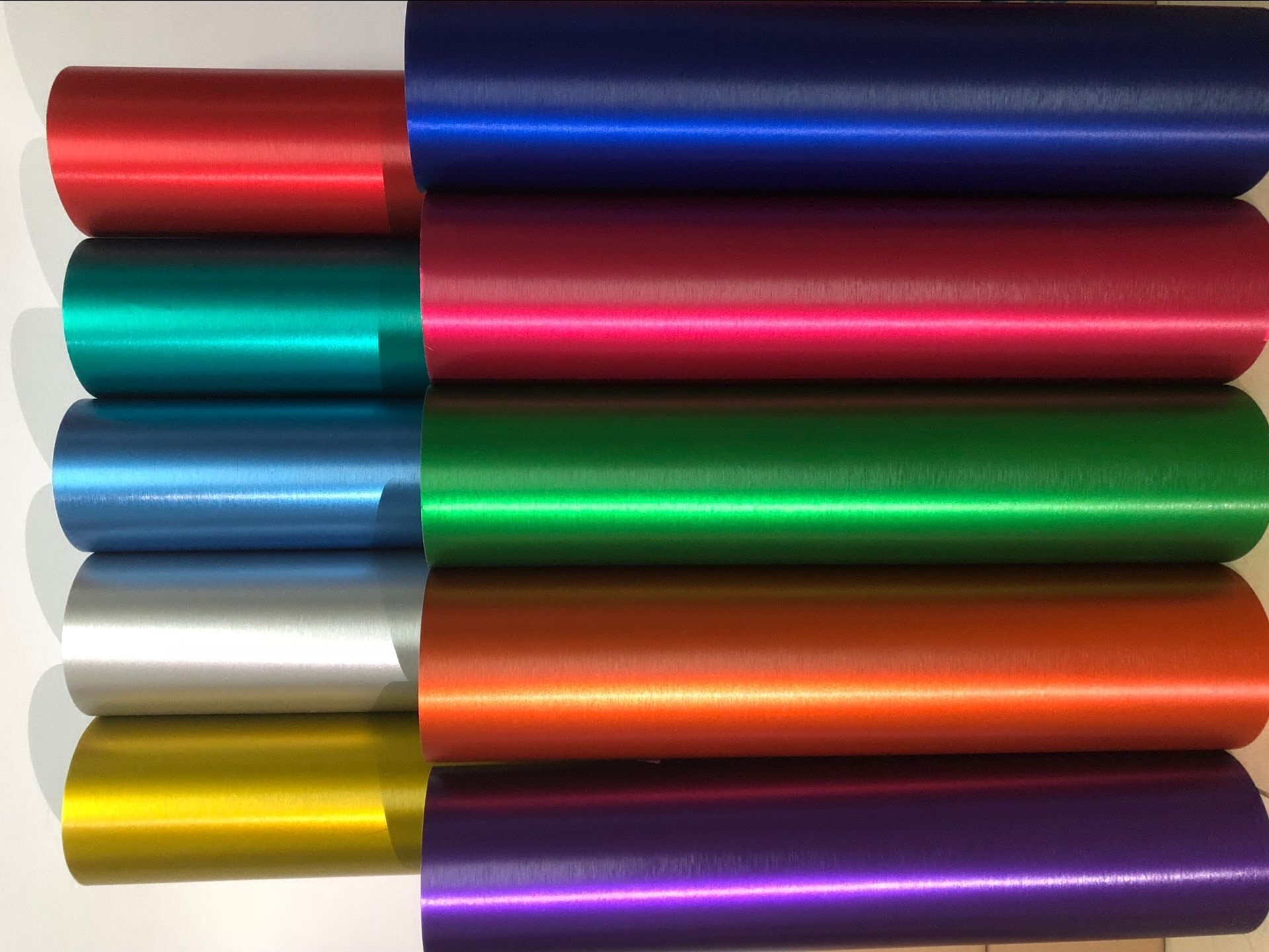 наклейка матовой пленки. полноцветная печать на самоклеющейся пленке. наклейка матовой пленки. этикетка на прозрачной пленке. печать ра прозрачный пленке.