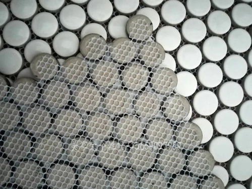 Новый продукт Продвижение керамическое кружок Черно -белая мозаика кухня анти -скользящая наклейка на стены ванной