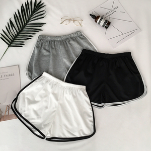 Mùa hè mới Han Fan cổ điển quần short nhỏ tập thể dục tại nhà quần chân cạnh màu thể thao giản dị quần short nữ triều