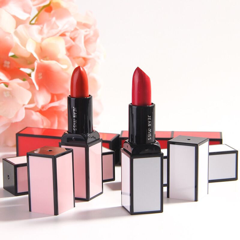 【抖音网红】李嘉琪代言口红不掉色不沾杯