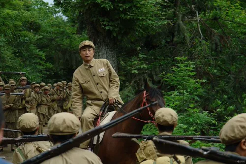 50 -стильная добровольца военная форма взрослая земля Земля Желтая старая модная освободительная армия Анти -US AID Северная Корея Красный Восьмой маршрут