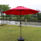 Открытый зончик с зонтиком на открытом воздухе