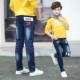 Quần jean bé trai 2022 mùa xuân và mùa thu phiên bản mới của Hàn Quốc phong cách nước ngoài của trẻ em trong phần quần ống mỏng của cậu bé lớn quần hợp thời trang của cậu bé