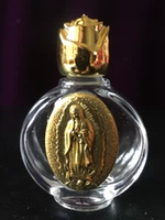 Древний золотой металлический резьба с девственной бутылкой с священной водой Гупро