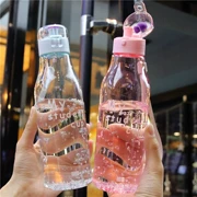 Cup nữ sinh viên phiên bản tiếng Hàn của cốc nước ngọt nhỏ bằng nhựa sáng tạo thân hình cá tính cầm tay đơn giản cầm chai thể thao thủy triều - Tách