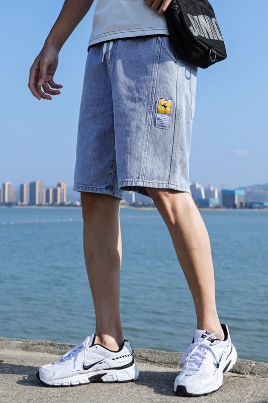 Men's summer thin, loose, straight-leg Korean style trendy casual wear 5-inch summer mid-length jeans Item Picture