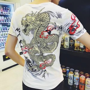 Thiếu niên mùa hè ngắn tay T-Shirt nam giới với mô hình rồng mùa hè junior học sinh trung học đẹp trai nhìn quần áo tốt triều áo phông nam tay ngắn có nón