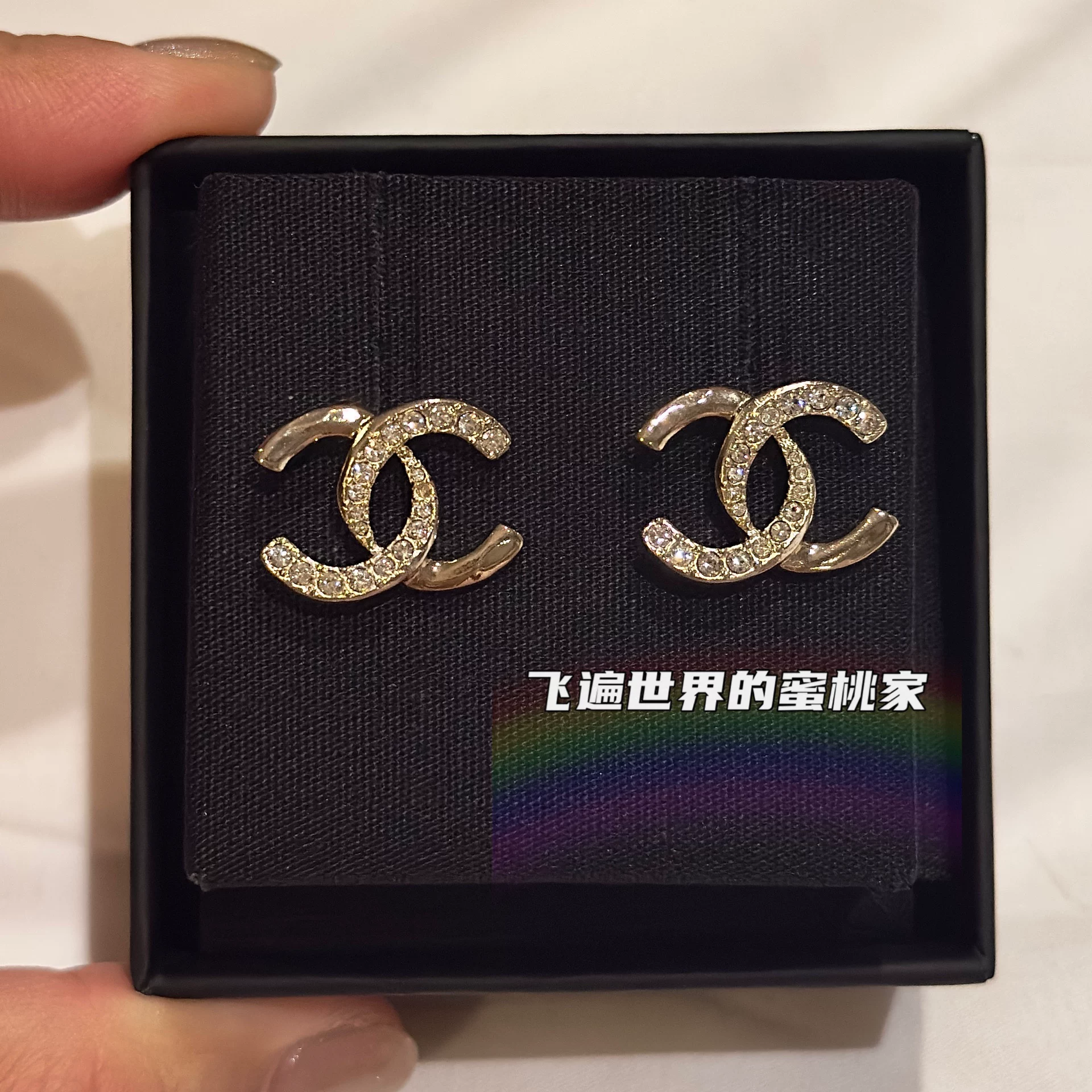 Золотые серьги Chanel (физические)
