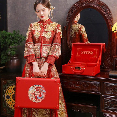 Коробка, багажный праздничнный чемодан для невесты