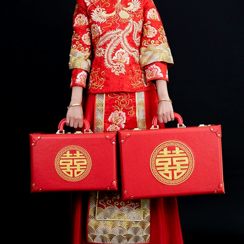 Коробка, багажный праздничнный чемодан для невесты