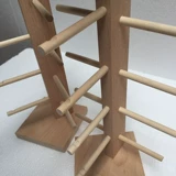 Очки, деревянный стенд на солнечной энергии