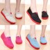 Fan giày vải nữ 2018 mới của Hàn Quốc phiên bản của hoang dã giản dị 35 thoải mái mềm mại dưới thêu 37 trung niên giúp đỡ thấp mẹ 38 Giày cắt thấp