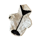 Собачья одежда Новый онлайн -метод знаменитостей в зимнем типинском потеплении и толстым снегом снежко