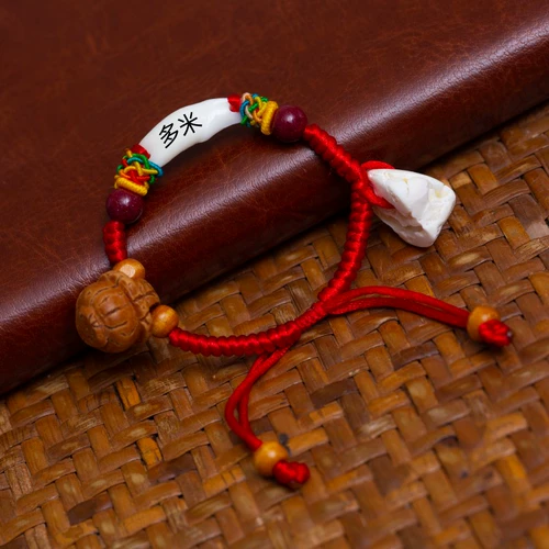 Детский браслет из красной нити, защитный амулет, цвета киновари