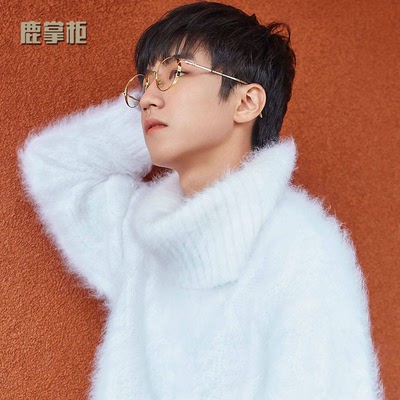 TFBOYS Wang Junkai Wang Yuan với áo len New York chụp đường phố cao cổ áo len trắng mohair dài tay áo sinh viên