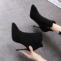 Giày bốt mũi nhọn ngắn dành cho nữ 2021 mùa thu đông phong cách mới màu đen nổi tiếng trên Internet Giày bốt Martin cao gót đa năng gót nhọn bốt màu da bốt mỏng giày sneaker nữ trắng