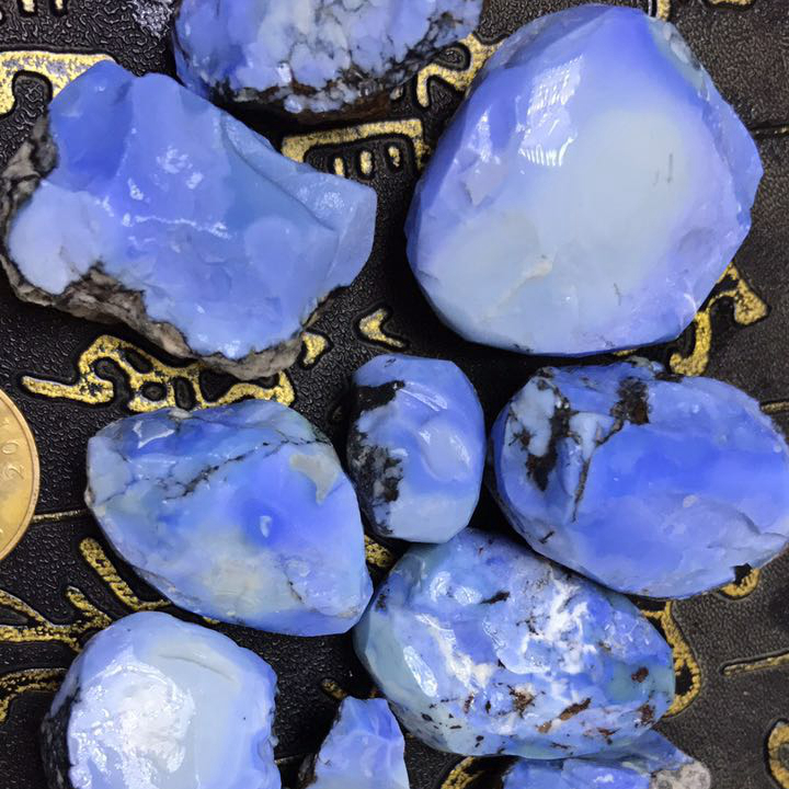 Арк синий самоцвет. Агат сардоникс сине голубой. Камень бирюза , агат. Бирюза камень необработанный. Голубой агат необработанный.