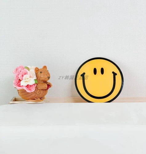 Южная Корея приобретает импортированную супер симпатичную смайлискую масштабную масштабную масштабную масштаб.