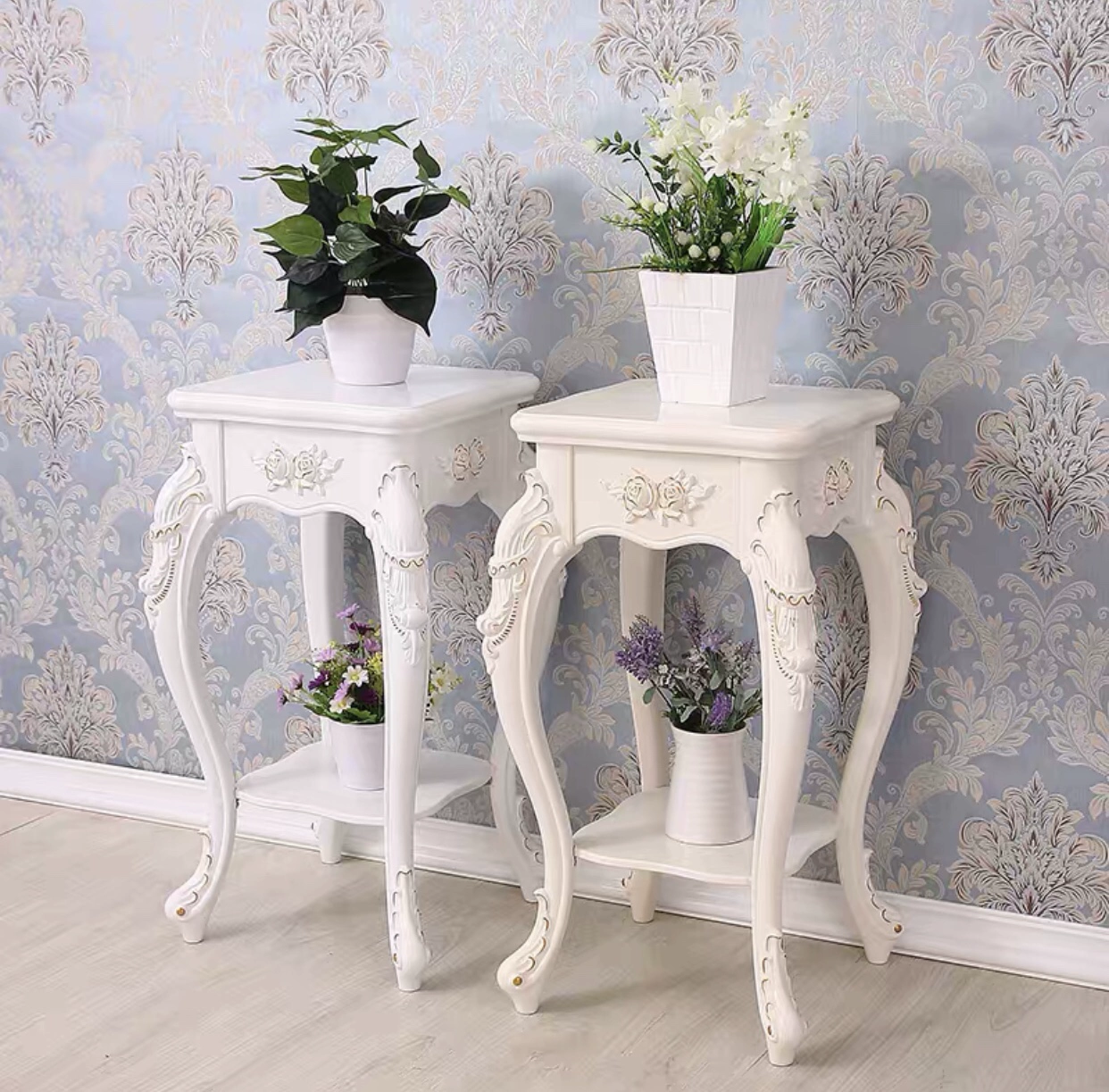 Giá 
            đỡ hoa theo phong cách châu Âu tùy chỉnh giả gỗ nguyên khối phòng khách màu trắng đơn giản hiện đại mục vụ hoa một vài thì là màu xanh lá cây giá đỡ chậu hoa giá đỡ nhiều tầng kệ cây cảnh ban công kệ để chậu hoa ban công 