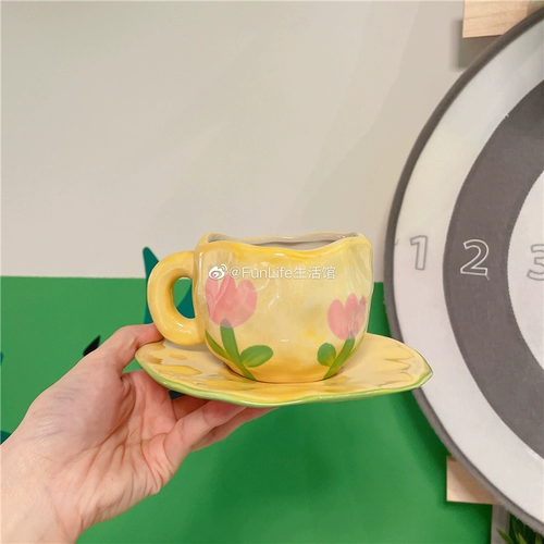 Музей музей пробуждение живой ретро желтый тюльпан Рука Рука Керамическая кофейная чашка диска Сердце Сердце послеобеденный чай диск