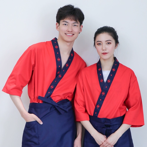 Японская стиль ресторанных работников учреждения в стиле японского ресторана Sushi Servie