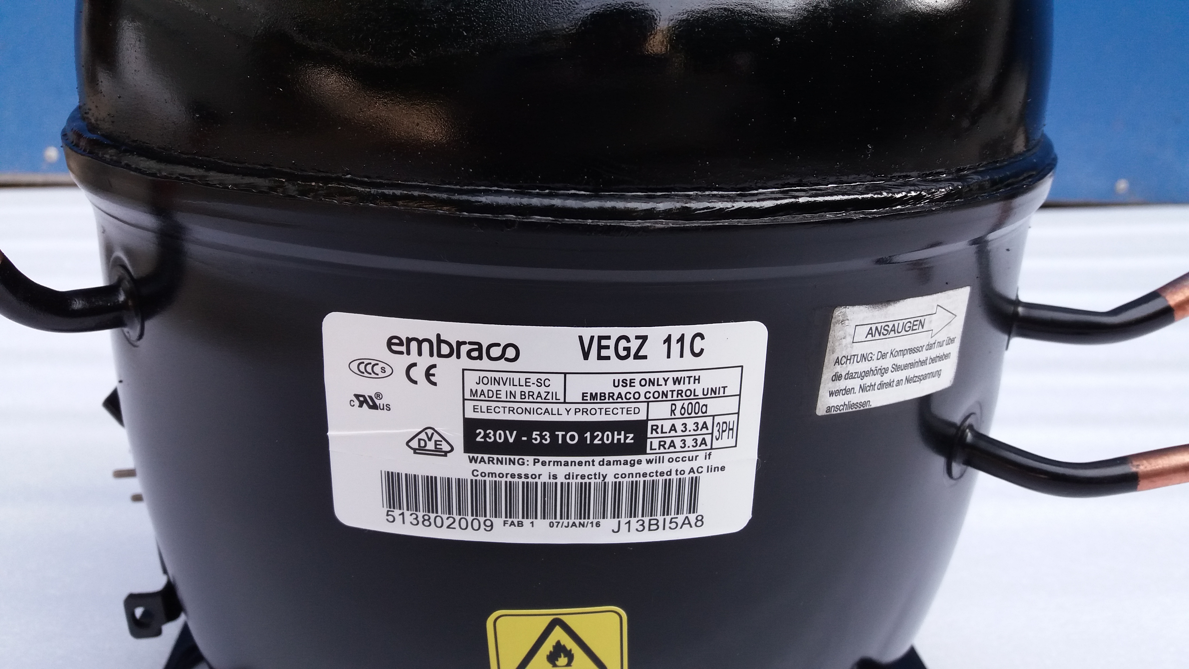 Компрессор холодильника Embraco r600a 3ph vegz11c