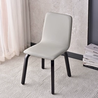 Стул S с черными ножками и светло-серой кожей