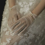 Бордовые элегантные ретро перчатки для невесты