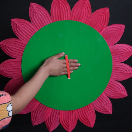 Люйи Смех Лицо подсолнечник детского сада детский танцевальный реквизит 1 мая