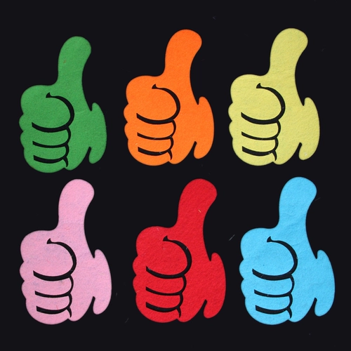 Большие пальцы, указывающие хвалить ваши лучшие пальмы, церемония открытия церемонии открытия, групповой блядь в детском саду 1 мая.