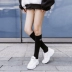 Vớ cotton thêu bê màu rắn silicone chống trượt và vớ đầu gối Đại học Nhật Bản gió cao ống đẹp chân dài một nửa vớ nữ - Bít tất nữ