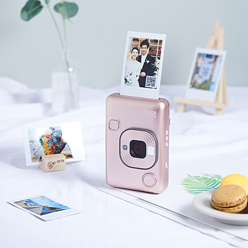 Instax liplay. Fujifilm Instax LIPLAY. Polaroid Xiaomi. Полароид от ксиоми. Ксяоми полароидных фото.