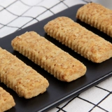 Lao Yang Salted Egg Yolk Square Crisp Biscuits 100G*3 коробки с грубым зерновым хрустящим пирожным закусками Тайвань аромат повседневные закуски