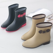 Giày đi mưa mùa xuân và mùa hè mới của Sanmingmei Giày thời trang nữ cộng với nhung ấm mưa đi giày chống trượt dày không thấm nước giày cao su chống thấm dày - Rainshoes