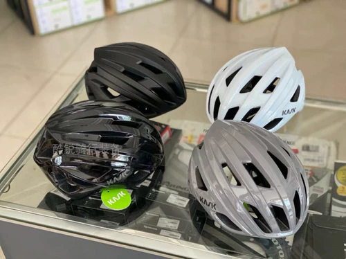 Скейтборд для уличного катания, шлем, Италия