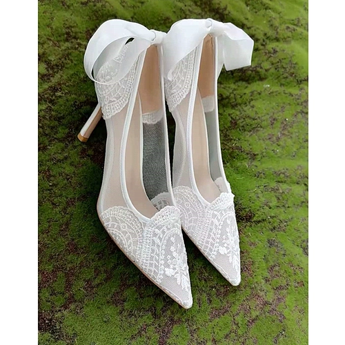 Кружевные свадебные туфли, белый ремень с заостренным носом на высоком каблуке, французский стиль