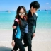 Phiên bản Hàn Quốc của cặp đôi mẫu thời trang áo tắm chia tay áo dài tay chống nắng ống thở quần áo dây kéo màu áo tắm thể thao - Vài đồ bơi Vài đồ bơi