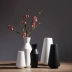 Phong cách Mỹ trang trí phòng khách đơn giản theo phong cách Nhật Bản trang trí nội thất sáng tạo gốm sứ màu đen và trắng - Vase / Bồn hoa & Kệ