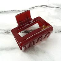 Темно коричневый